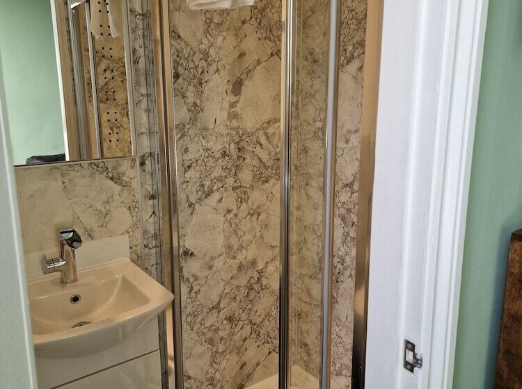 חדר סטנדרט, The Camberley