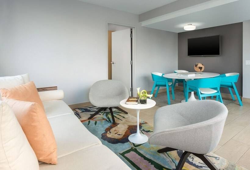 스위트, The Gates Hotel South Beach