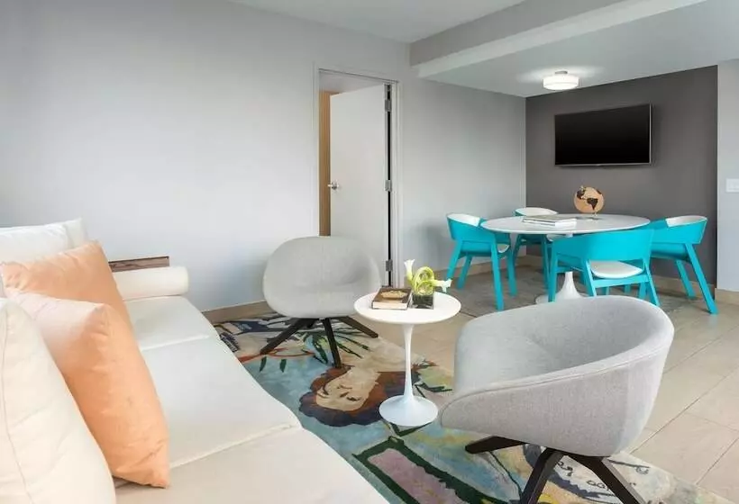 スイート, The Gates Hotel South Beach