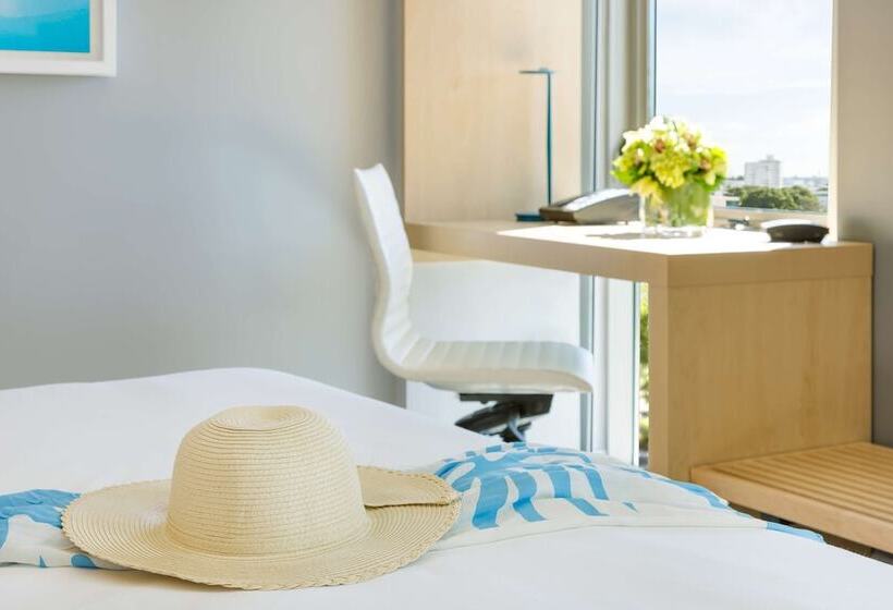 غرفة قياسية سرير كينج, The Gates Hotel South Beach