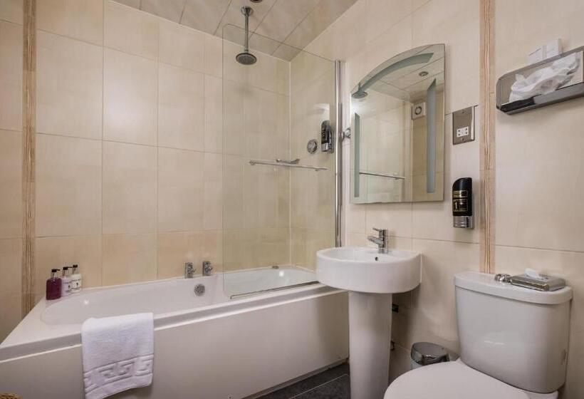 اتاق لوکس با وان آب گرم, The Howbeck & The Retreat Incl Off Site Health Club And Parking Ev Point Available