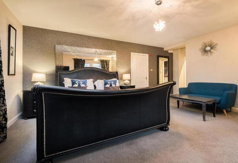 سوئیت با وان آب گرم, The Howbeck & The Retreat Incl Off Site Health Club And Parking Ev Point Available