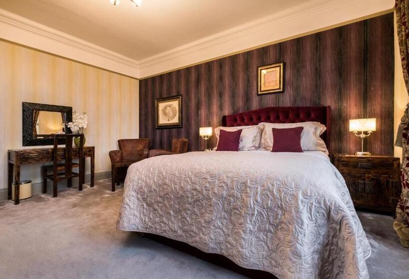 سوییت لوکس, The Howbeck & The Retreat Incl Off Site Health Club And Parking Ev Point Available