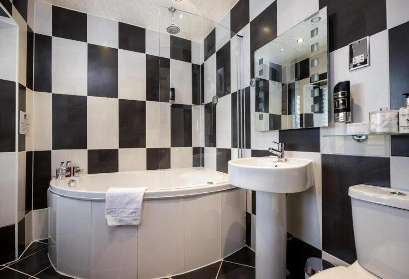 سوییت لوکس, The Howbeck & The Retreat Incl Off Site Health Club And Parking Ev Point Available