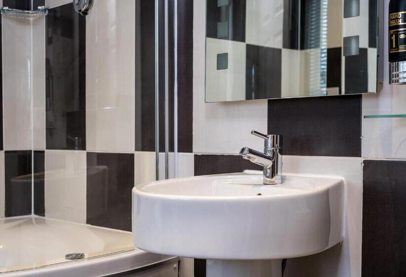 سوییت لوکس, The Howbeck & The Retreat Incl Off Site Health Club And Parking Ev Point Available