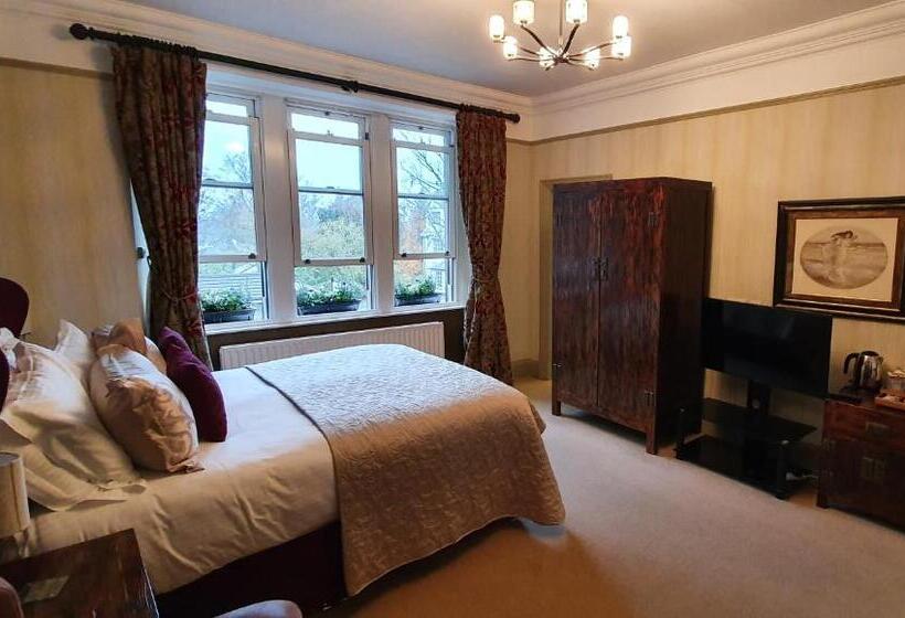 سوییت لوکس, The Howbeck & The Retreat Incl Off Site Health Club And Parking Ev Point Available