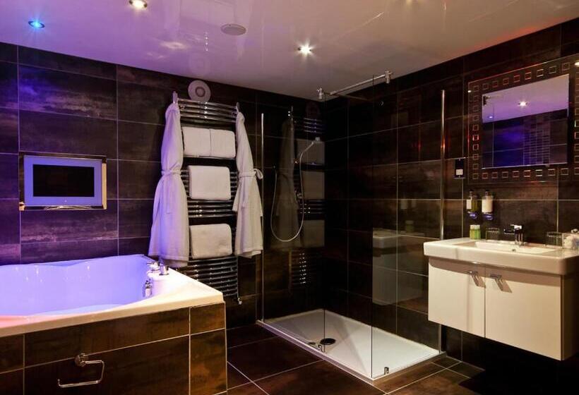 سوئیت با وان آب گرم, The Howbeck & The Retreat Incl Off Site Health Club And Parking Ev Point Available