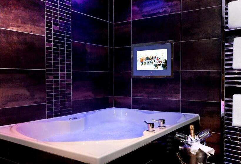 سوئیت با وان آب گرم, The Howbeck & The Retreat Incl Off Site Health Club And Parking Ev Point Available