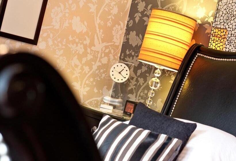 سوئیت با وان آب گرم, The Howbeck & The Retreat Incl Off Site Health Club And Parking Ev Point Available