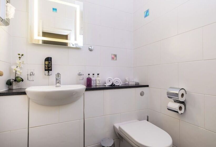 اتاق سوپریور, The Howbeck & The Retreat Incl Off Site Health Club And Parking Ev Point Available