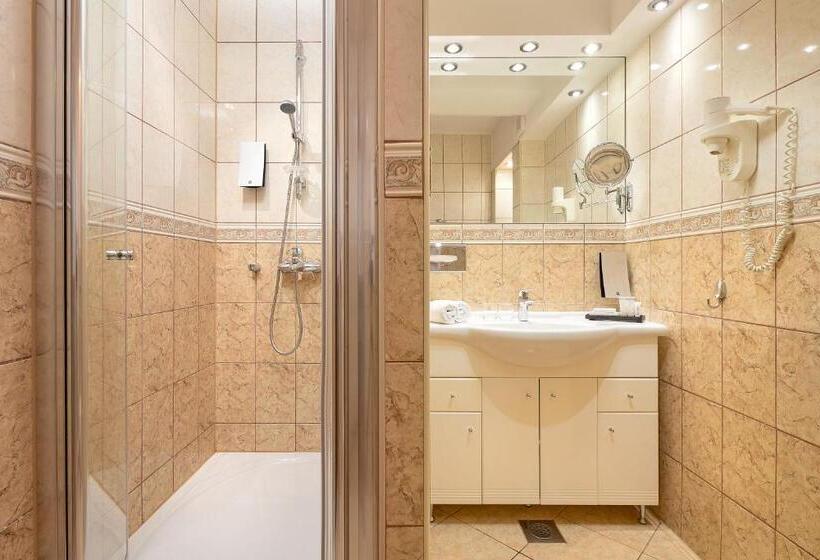 جناح جونيور مطلّ علي البحر, Villa Andrea