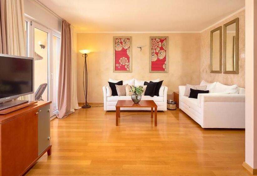 جناح جونيور مطلّ علي البحر, Villa Andrea