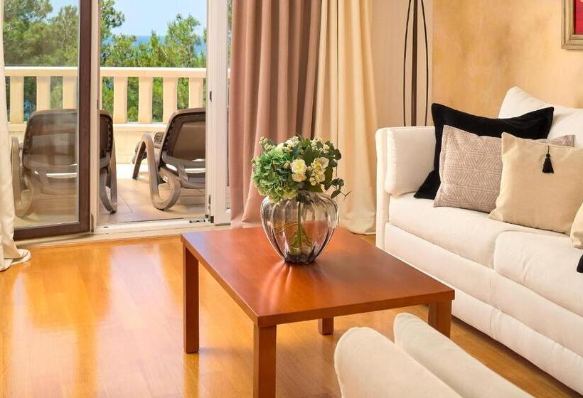 جناح جونيور مطلّ علي البحر, Villa Andrea