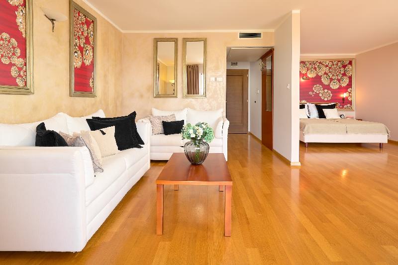 جناح جونيور مطلّ علي البحر, Villa Andrea