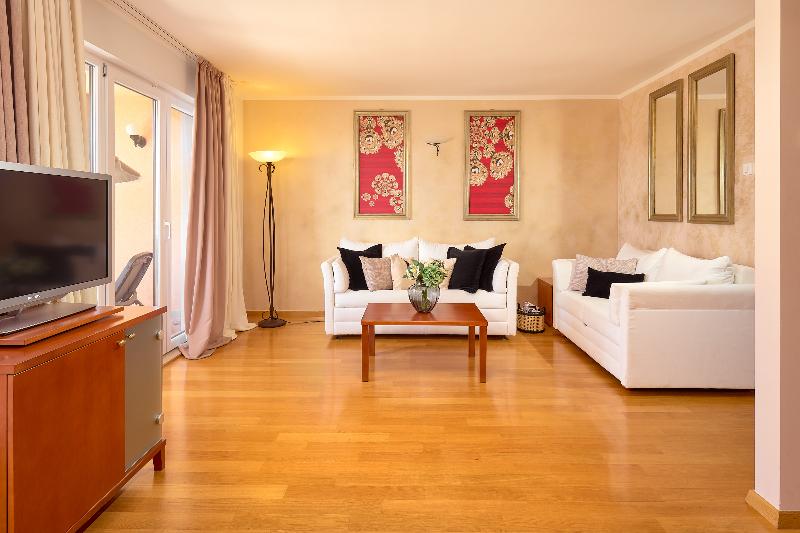 جناح جونيور مطلّ علي البحر, Villa Andrea