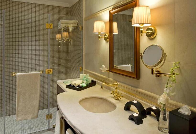 اتاق اجرایی با تخت بزرگ, Warwick Doha