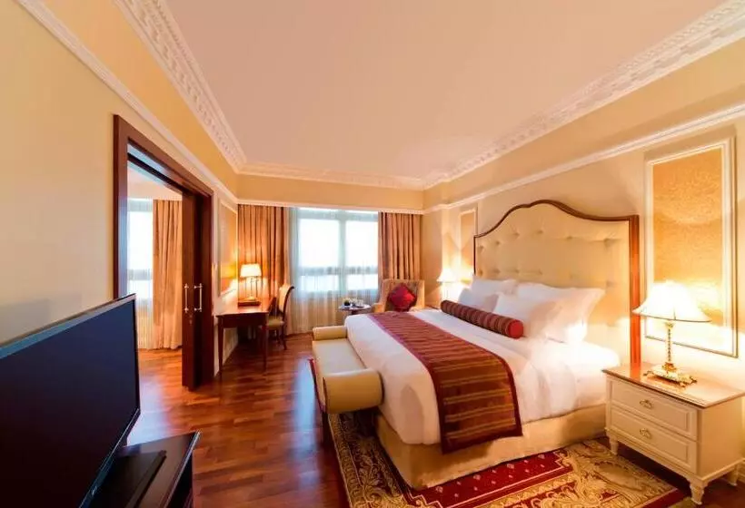 سوییت اجرایی, Warwick Doha