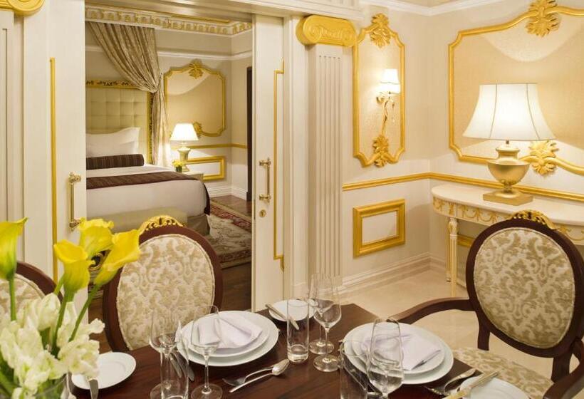 سوئیت رویال, Warwick Doha