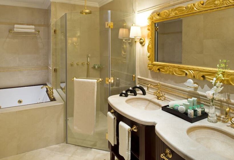 اتاق اجرایی, Warwick Doha