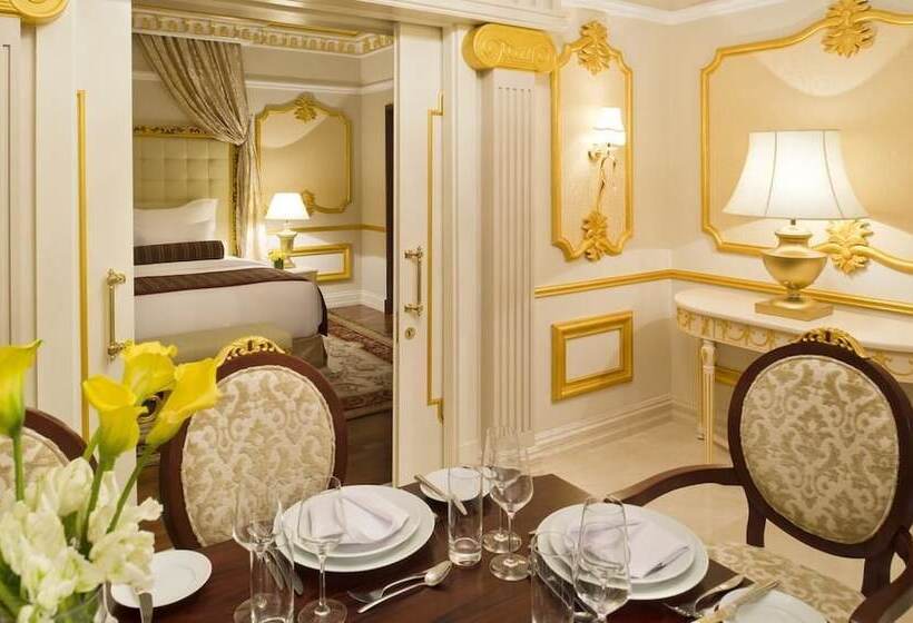 سوئیت رویال, Warwick Doha