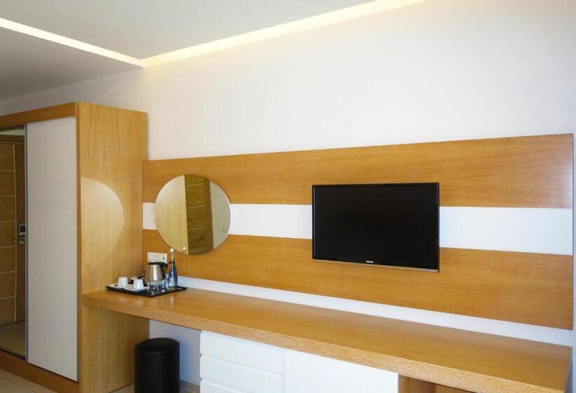 חדר דלוקס לשלושה, Zest Exclusive Hotel & Spa