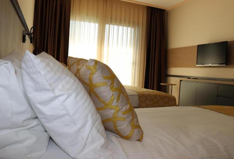 חדר דלוקס לשלושה, Zest Exclusive Hotel & Spa