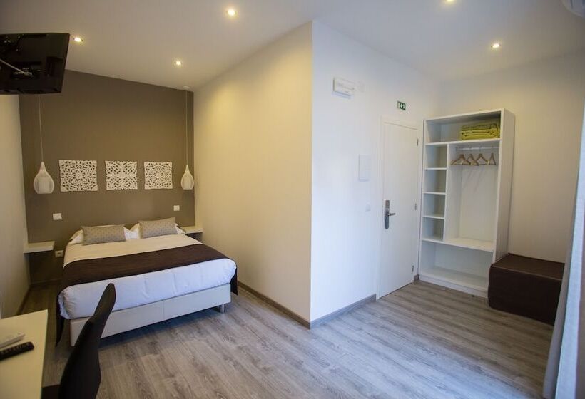 Номер Стандарт Трехместный, Thomar Story  Guest House