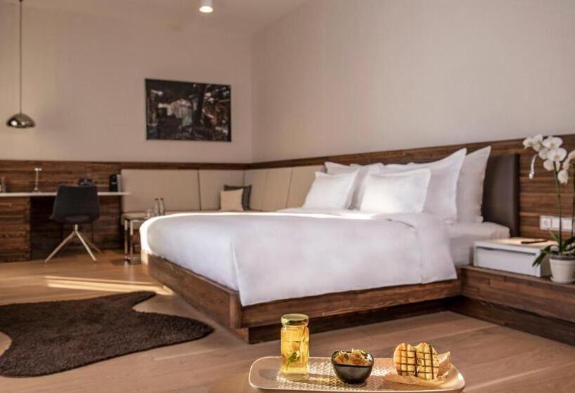 חדר אקזקיוטיב, Radisson Collection Hotel, Old Mill Belgrade