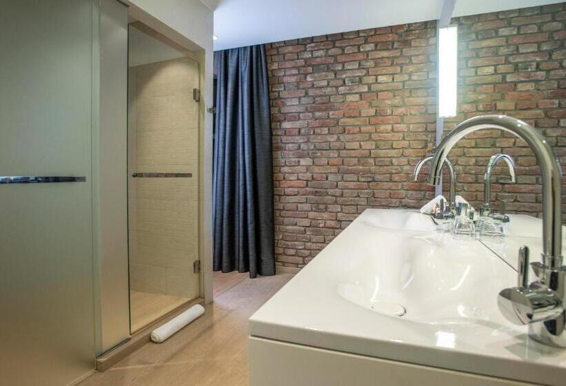 סוויטת ג'וניור, Radisson Collection Hotel, Old Mill Belgrade