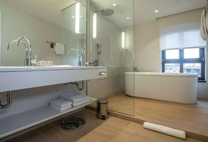 סוויטת ג'וניור, Radisson Collection Hotel, Old Mill Belgrade