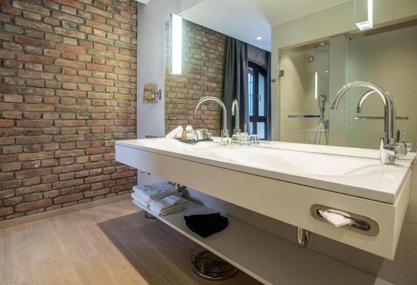 סוויטת ג'וניור, Radisson Collection Hotel, Old Mill Belgrade