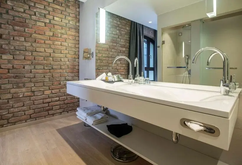 سوییت جونیور, Radisson Collection Hotel, Old Mill Belgrade