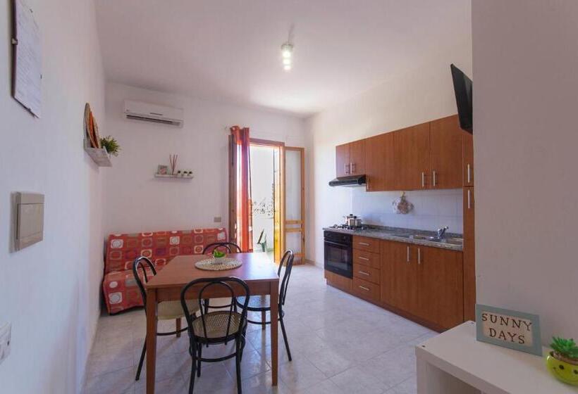 דירה בת חדר שינה 1 עם מרפסת, Residence Tre Palme   Localo