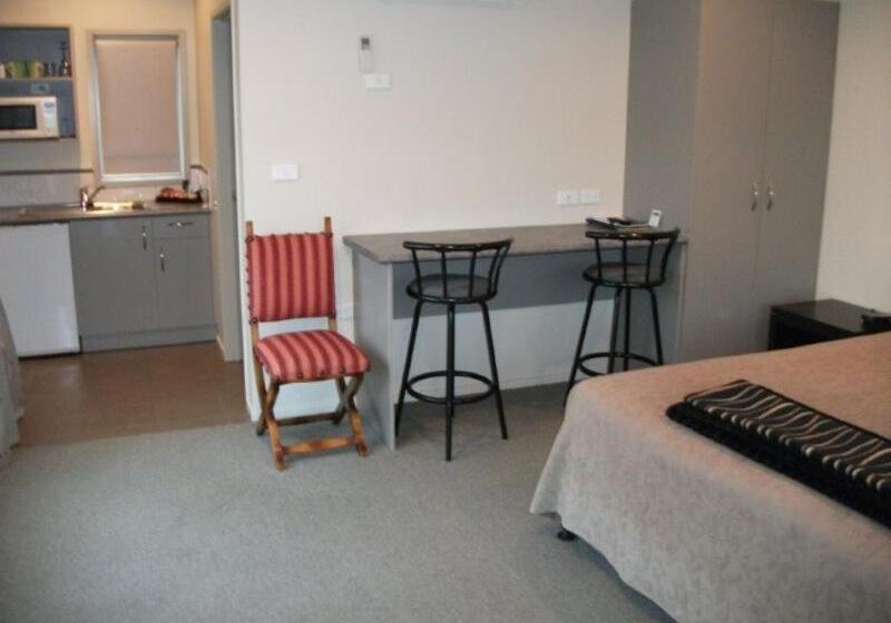 Студио Executive, Scenicland Motels