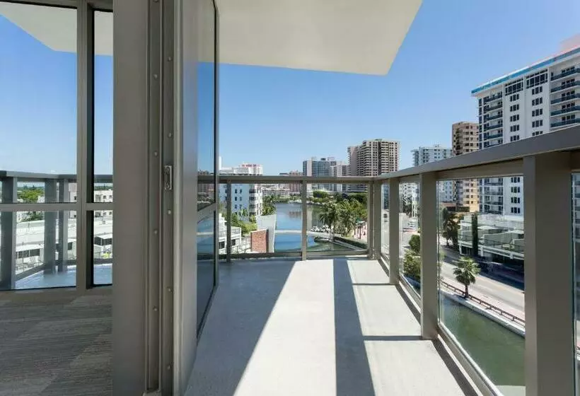 キングサイズベッドのスイートルーム, The Gates Hotel South Beach