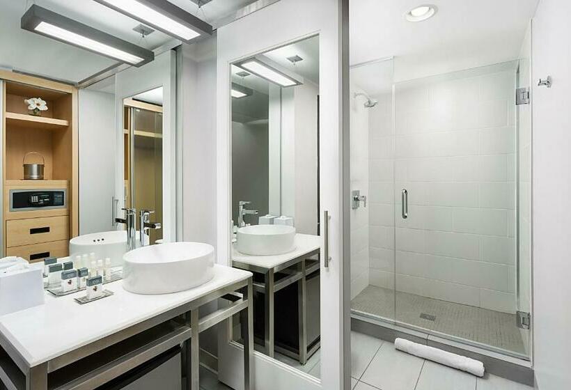 Номер Стандарт Вид на Бассейн, The Gates Hotel South Beach