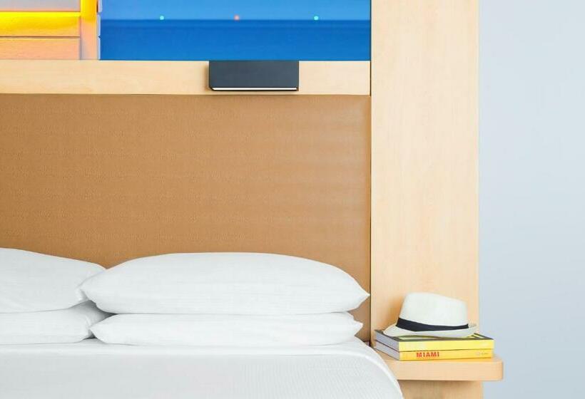 חדר סטנדרט נוף לבריכה, The Gates Hotel South Beach