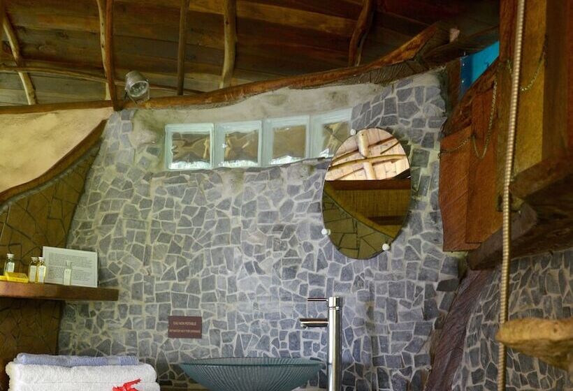 بانگلوی استاندارد, Vanira Lodge