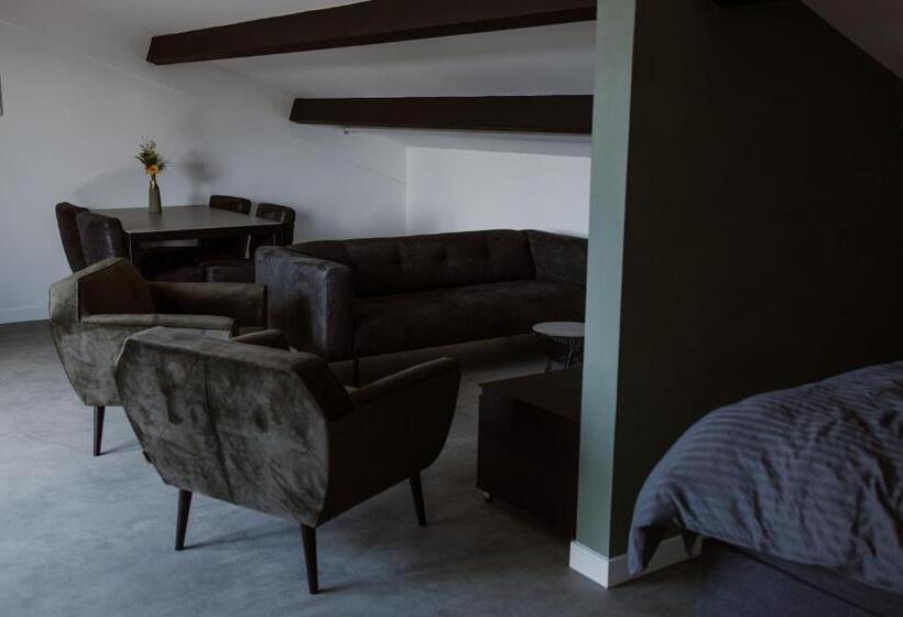 סטודיו משפחתי, De La Rue Vakantiesuites