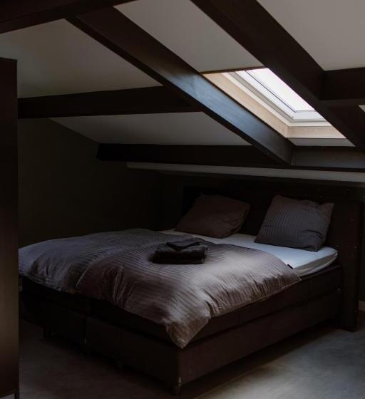 סטודיו משפחתי, De La Rue Vakantiesuites