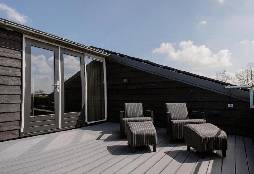 סטודיו משפחתי, De La Rue Vakantiesuites