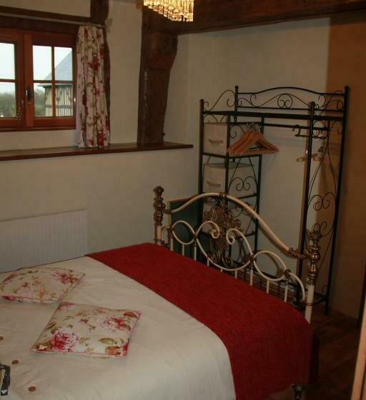 スタンダードシングルルーム, Chambres D Hôtes La Difference Le Pressoir