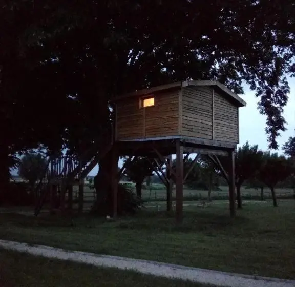 Perhebungalow, Les Cabanes De Gros Bois