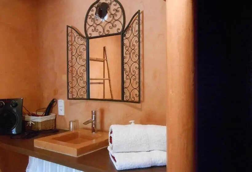 Standard room with outdoor bath, Les Grands Prés