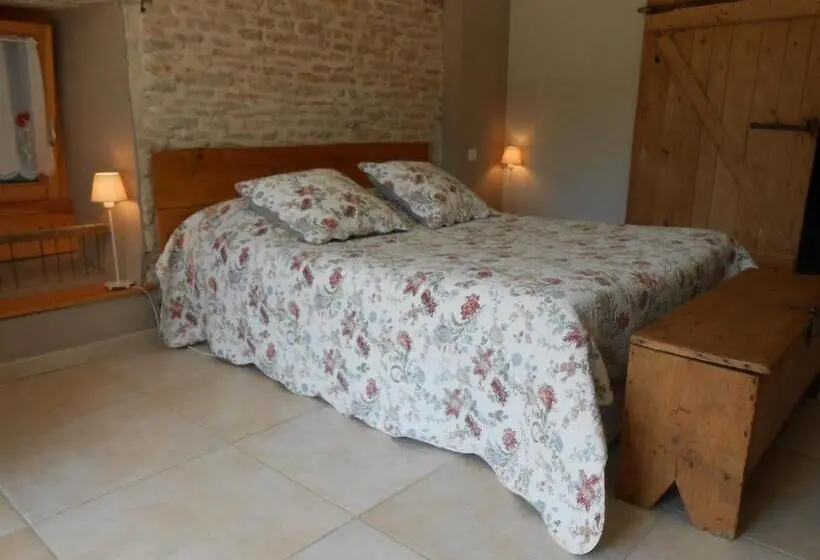 Standard room with outdoor bath, Les Grands Prés