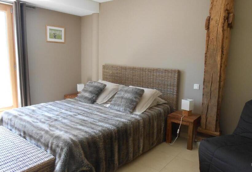 Standard room with outdoor bath, Les Grands Prés