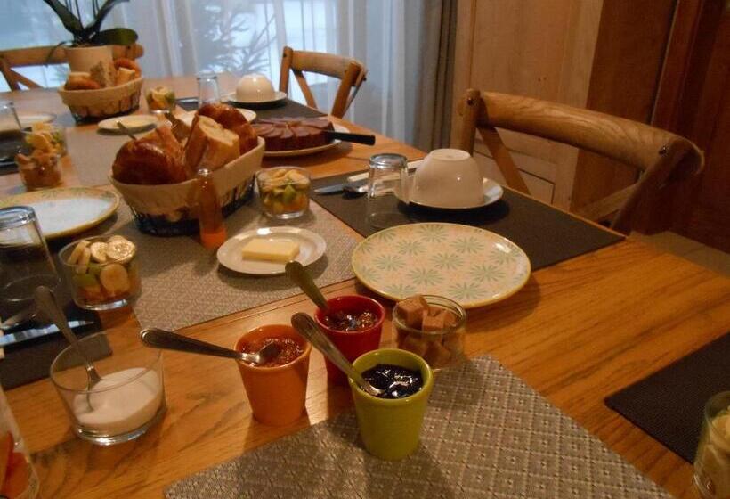 Standard room with outdoor bath, Les Grands Prés