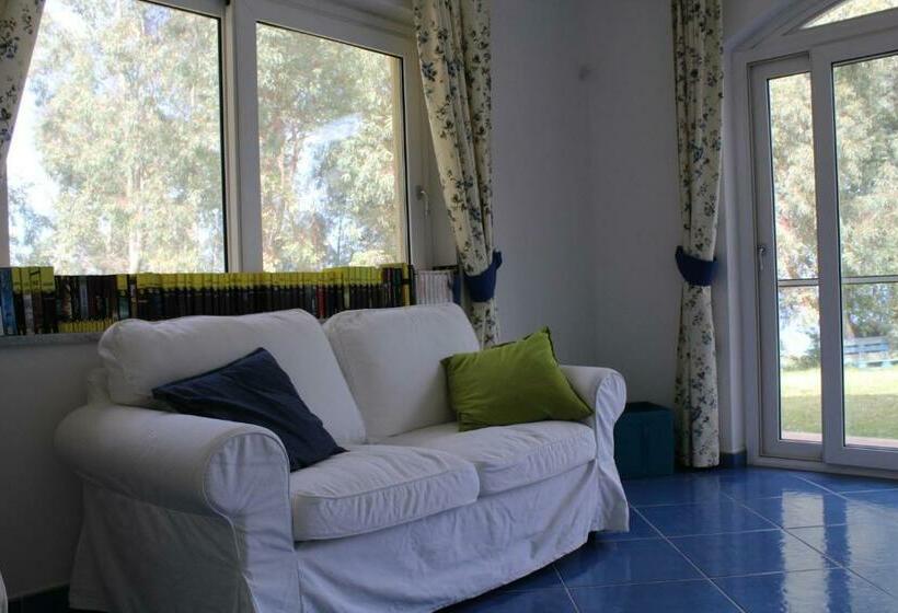 חדר סטנדרט נוף לים עם מרפסת, Agriturismo  A Lanterna