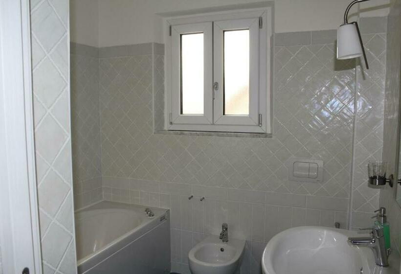 חדר סטנדרט נוף לים עם מרפסת, Agriturismo  A Lanterna