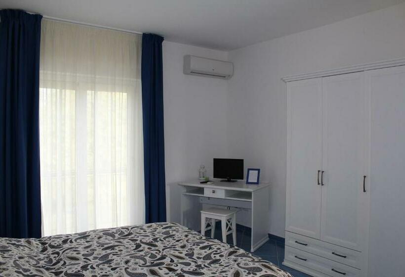 חדר סטנדרט נוף לים עם מרפסת, Agriturismo  A Lanterna